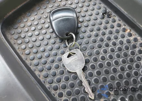 2004 GMC Sierra K2500 Heavy Duty from USA, damaged, VIN 1GTHK23164F118926